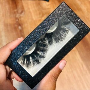 Luxurious Black False Eyelashes